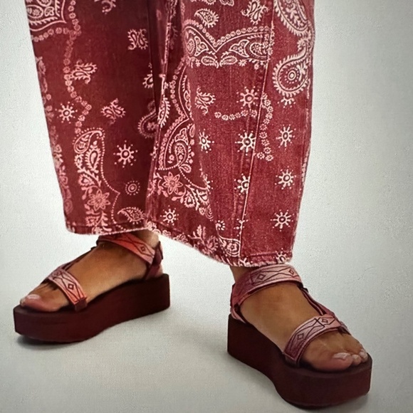 Teva Flatform Universal Sunscape sandals. NWT - Picture 10 of 10